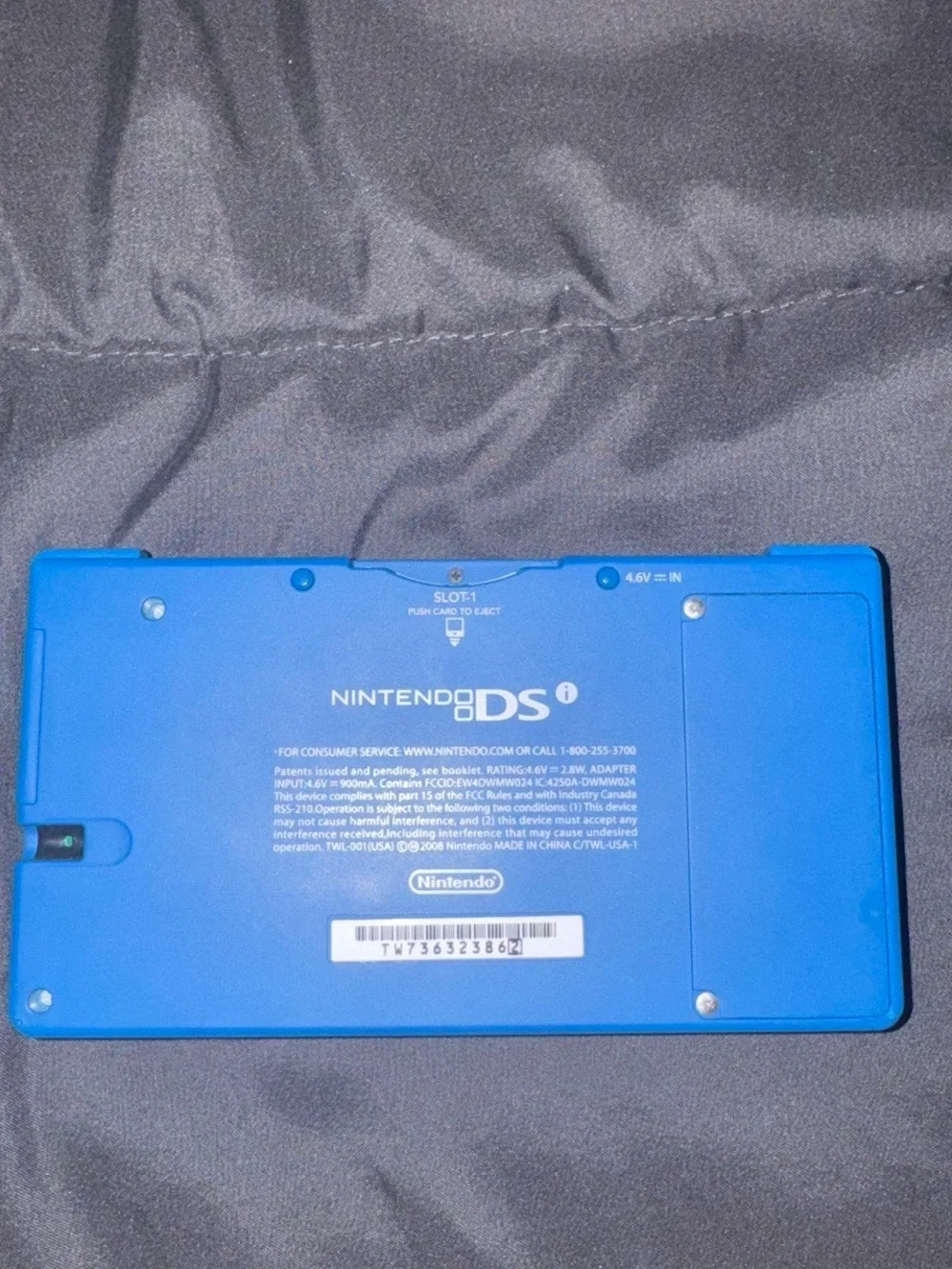 Nintendo DSi - good as new everything included - case, charger, stylus